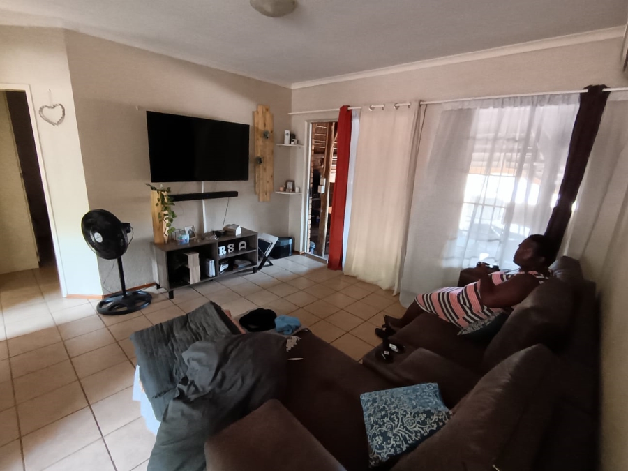 2 Bedroom Property for Sale in Safari Gardens North West